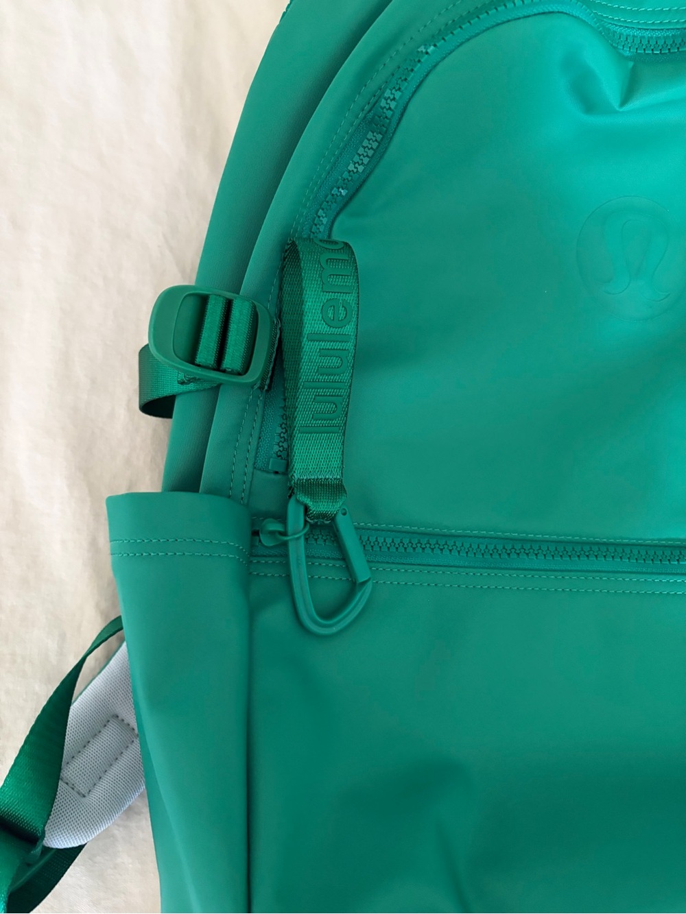 lululemon Crew Green Backpack 20L - Picture 2 of 11